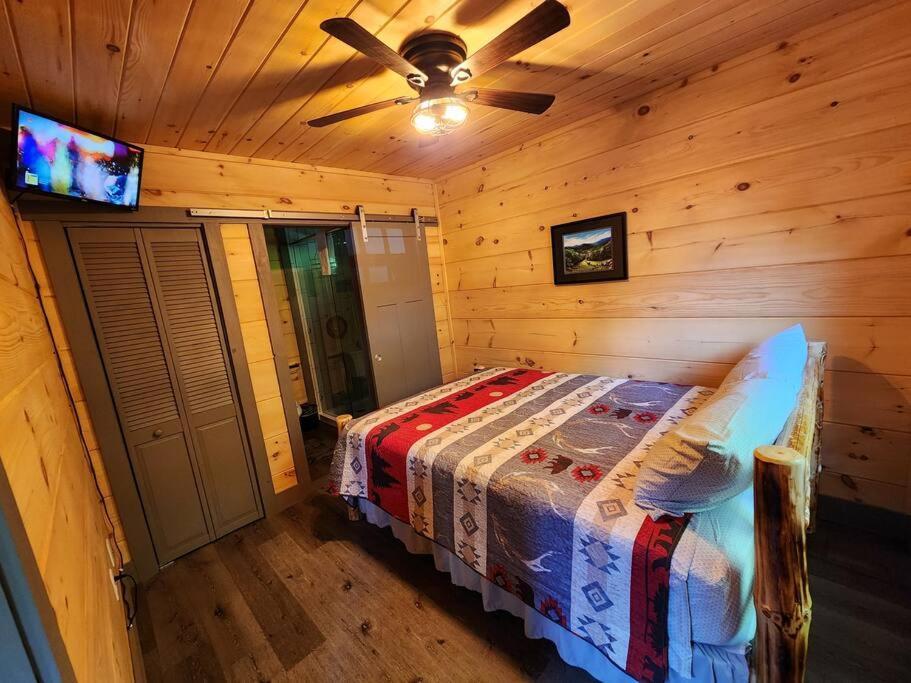 Dancing Bear Cabin- Relax & Enjoy! セバービル エクステリア 写真