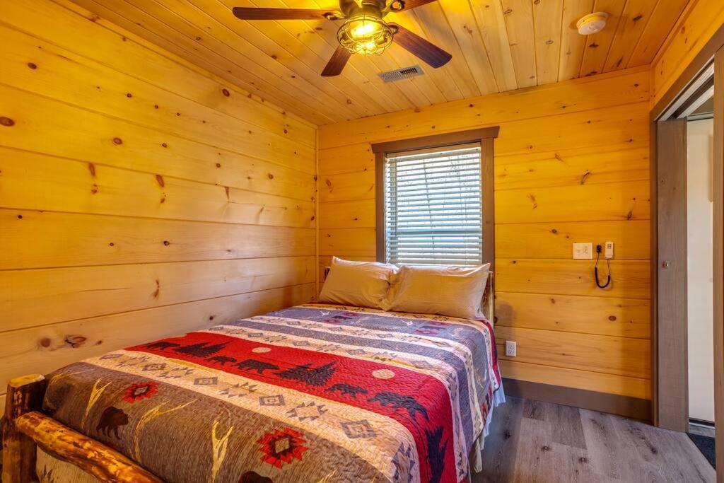 Dancing Bear Cabin- Relax & Enjoy! セバービル エクステリア 写真