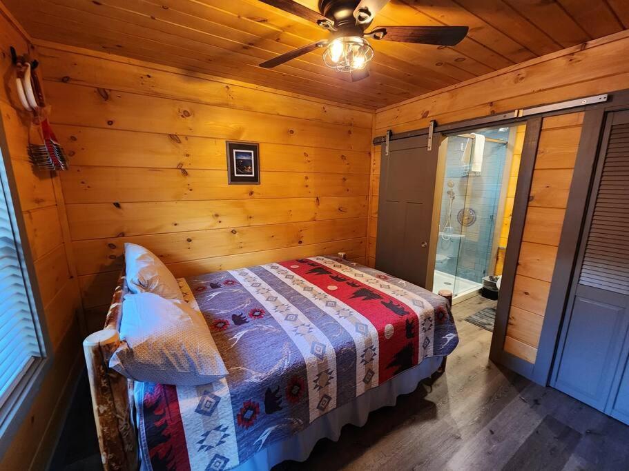 Dancing Bear Cabin- Relax & Enjoy! セバービル エクステリア 写真
