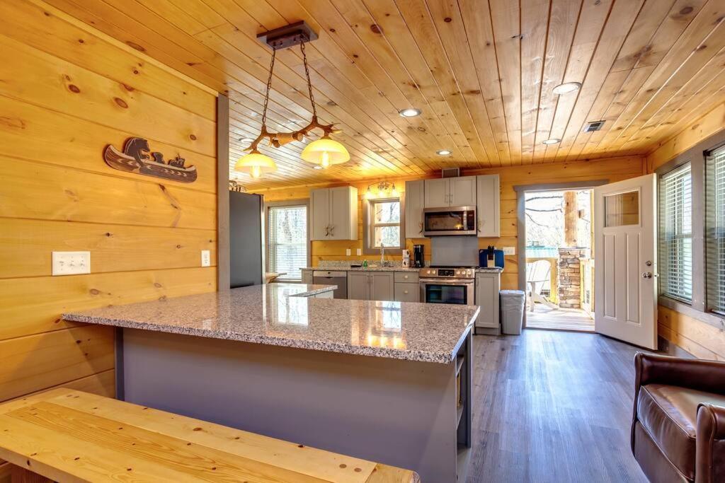 Dancing Bear Cabin- Relax & Enjoy! セバービル エクステリア 写真