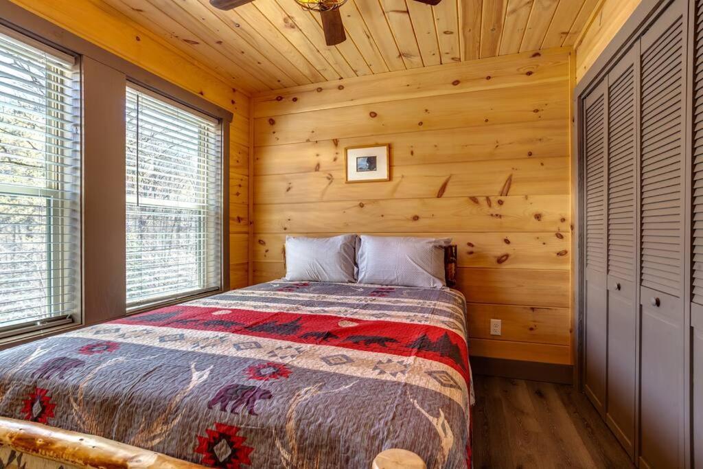 Dancing Bear Cabin- Relax & Enjoy! セバービル エクステリア 写真
