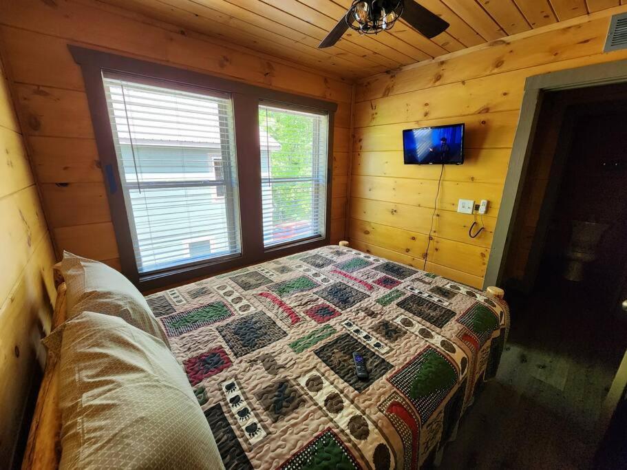 Dancing Bear Cabin- Relax & Enjoy! セバービル エクステリア 写真
